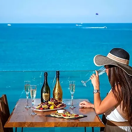 Porto Roma Seaside Hotel *